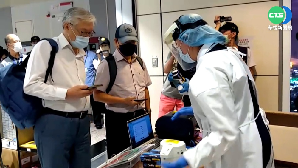 夏立言結束訪中返台 基進黨機場抗議"賣台"