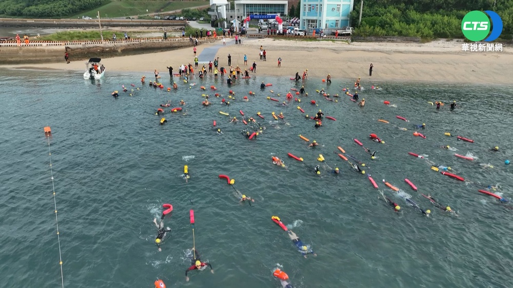 泳渡澎湖灣登場! 上千名"泳士"同場競技