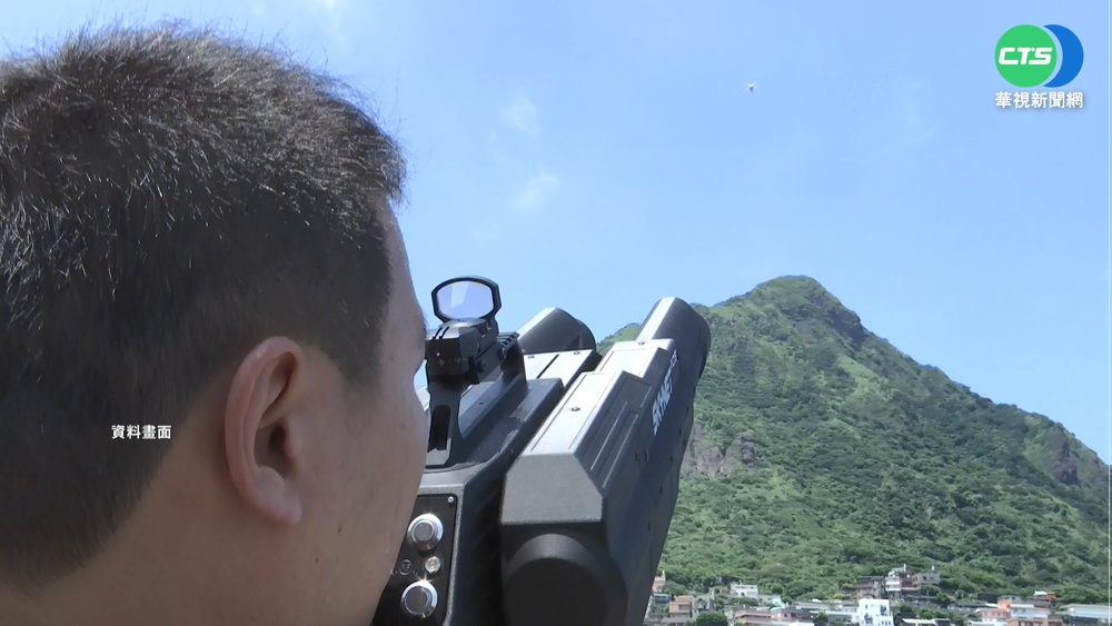無人機擾台國軍無反應? 專家:用槍恐傷民