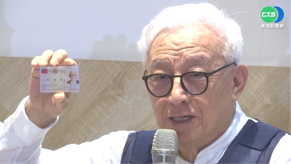 曹興誠恢復中華民國籍 將訓練"黑熊神射團"