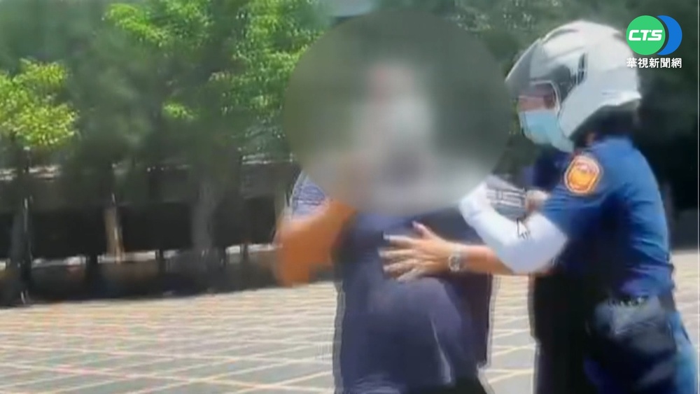 水泥槽車超載遭攔查 駕駛與女警爆衝突