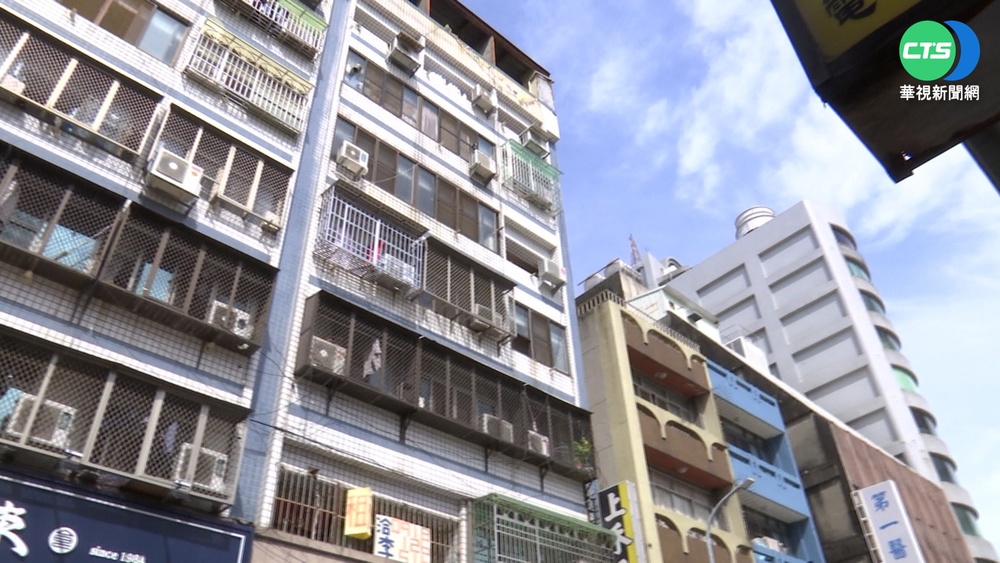 4樓傳出"詭異敲門聲" 1樓鄰居報警救人