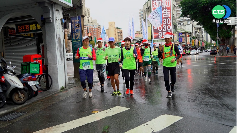 貼身訪視障跑者 華視奪"社會光明面獎"優等