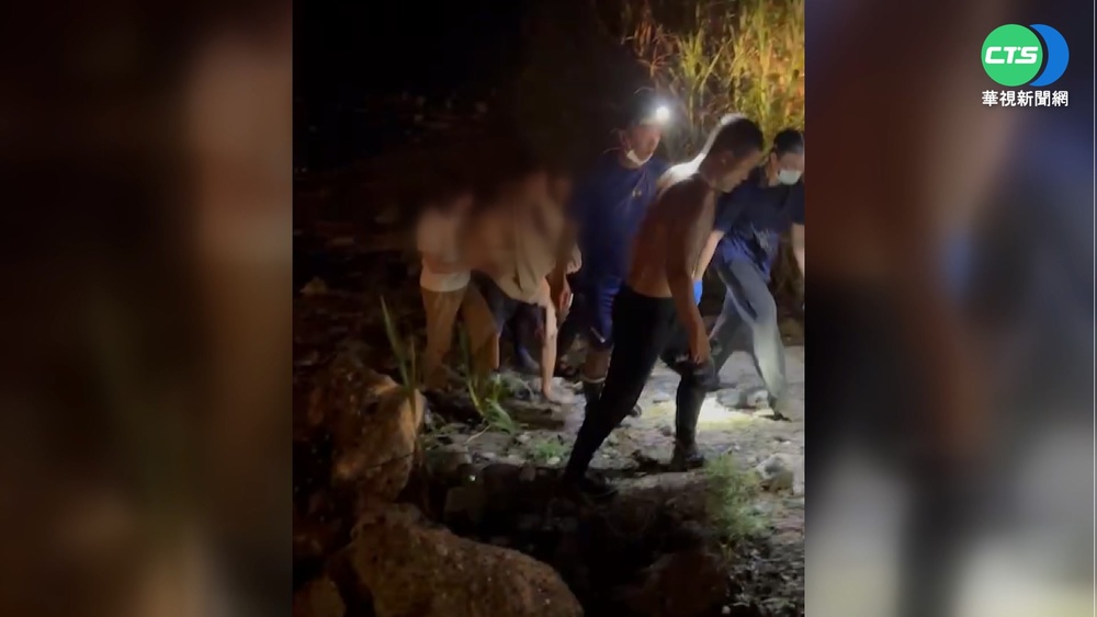 颱風天衝浪遭捲外海 男趁風浪小游回岸獲救