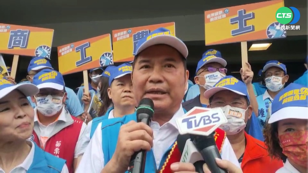 鍾東錦登記參選 苗縣長妻子現身相挺