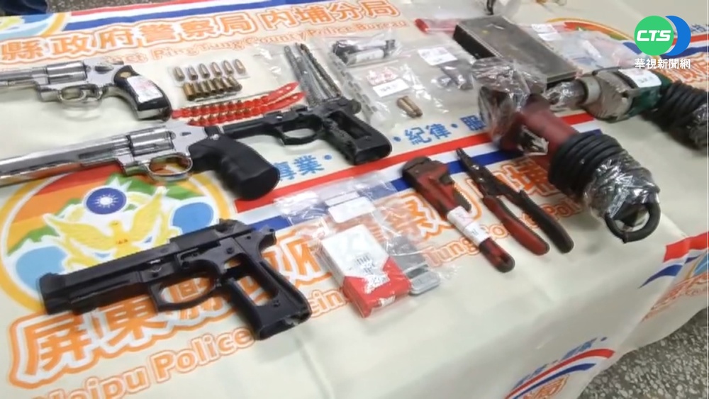 屏警拂曉攻堅 破改槍工廠"與蛇搏鬥"