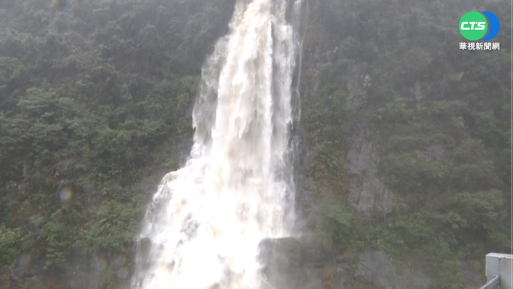 軒嵐諾強風豪雨炸烏來 1/3店家不開業