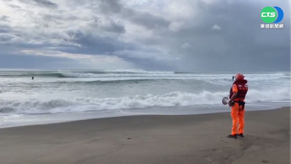 "軒嵐諾"來勢洶洶 墾丁現間歇雨勢