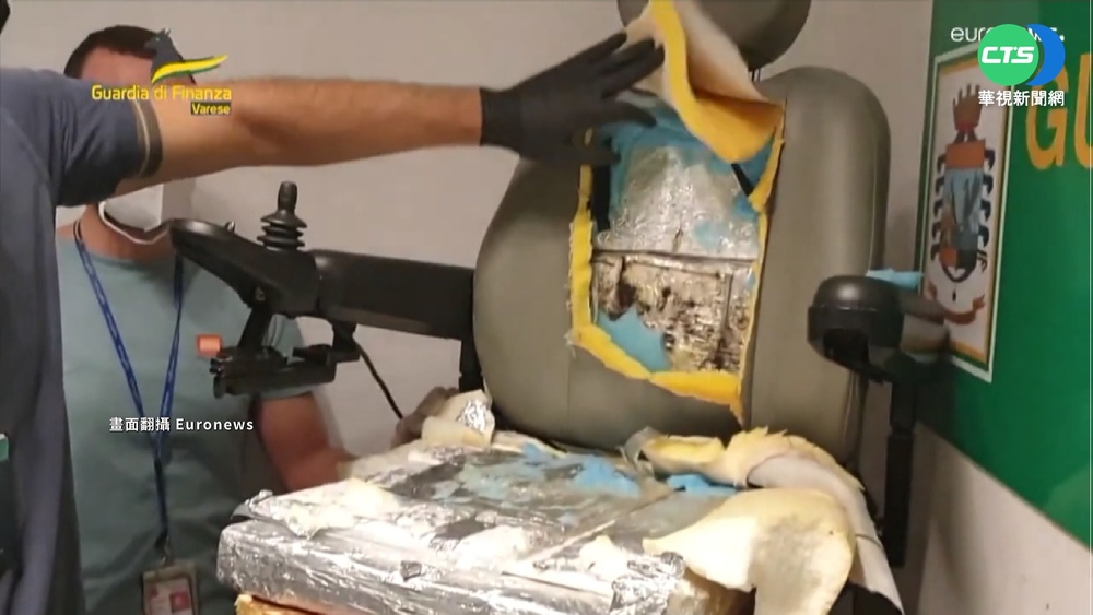 緝毒犬識破藏毒 米蘭機場輪椅旅客瞬間可行走