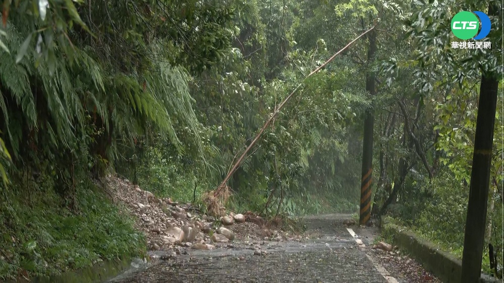 桃園復興山區多處坍塌 里長急找業者清土石