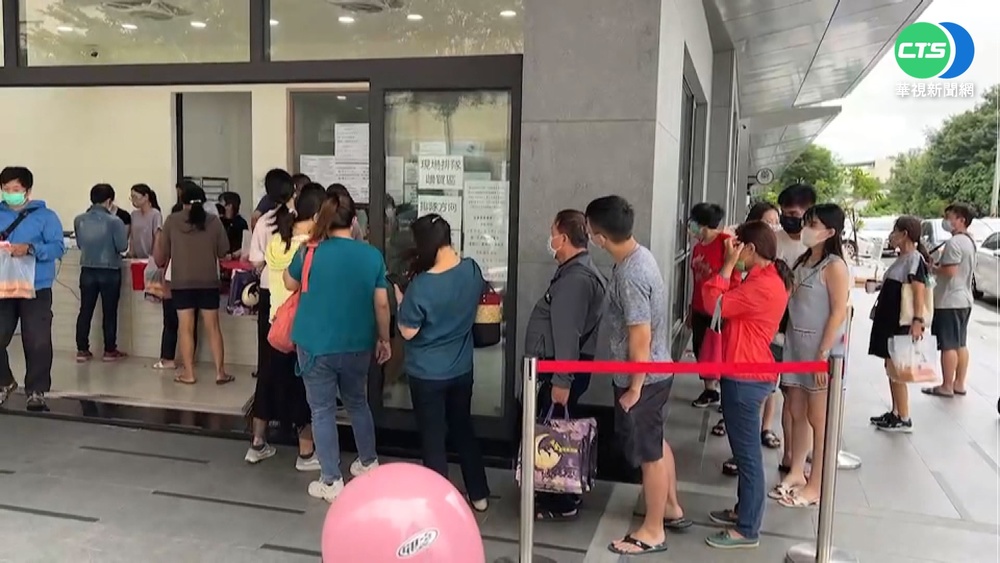 蛋黃酥名店訂單爆 限量200盒1小時搶光