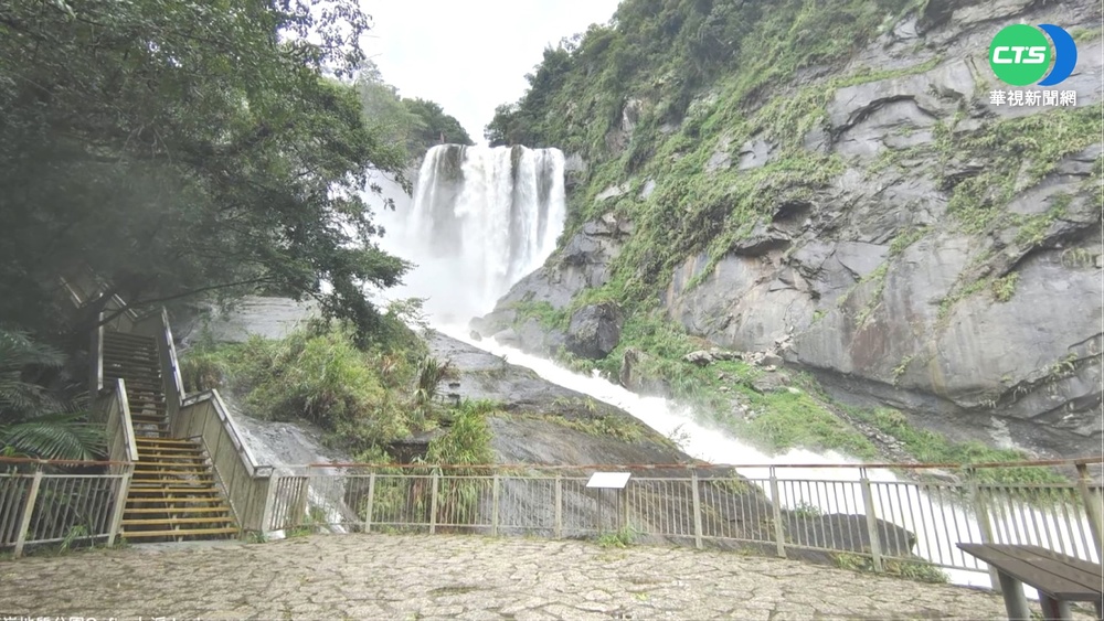 颱風帶豐沛雨量 蓬萊瀑布美景氣勢磅礡