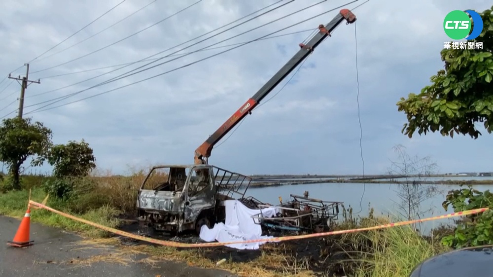 三死意外! 吊車勾臂誤觸高壓電線起火