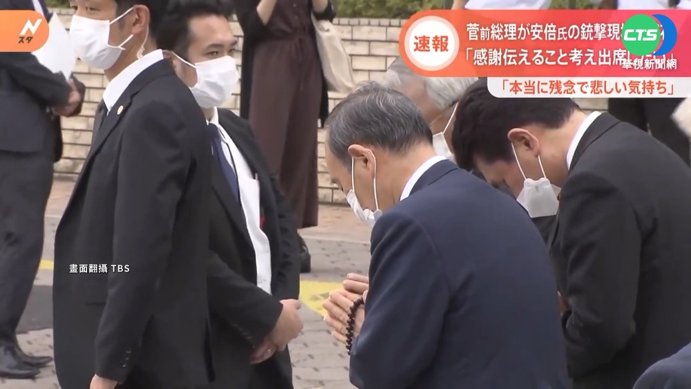 菅義偉赴奈良悼安倍 二度合掌表不捨