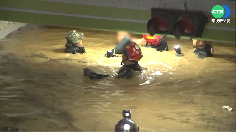 水灌浦項市地下停車場 2人獲救7人溺斃
