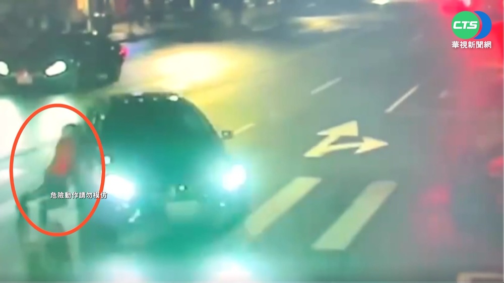 騎士鑽車窗遭拖行 檢:自招危難不起訴駕駛