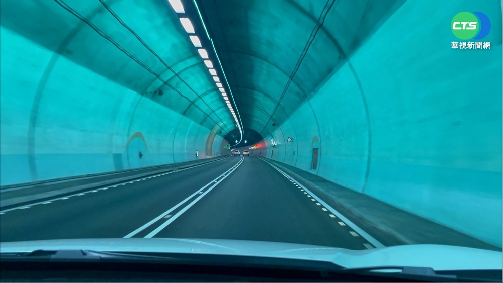 "七彩燈"恐誘癲癇 高公局改單色燈試辦