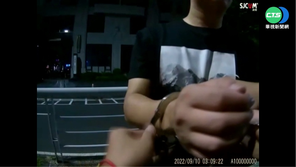 中秋連假酒駕多! 闖紅燈不停.警拔槍攔車