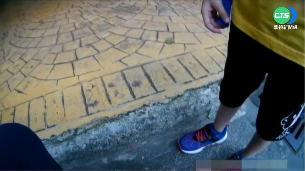 4歲幼童找嘸回家路! 巧遇警靠"書包"解危機