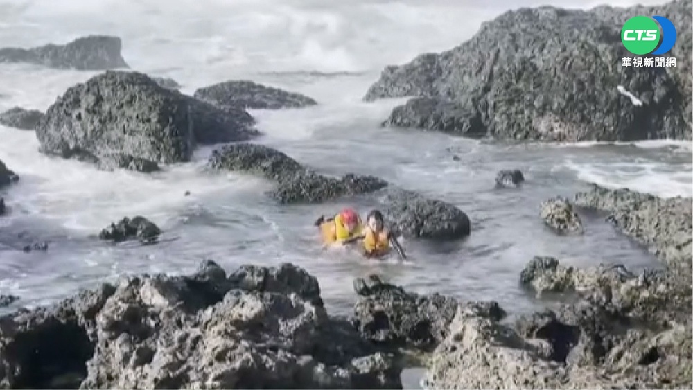 颱風天冒險觀浪! 綠島2遊客遭浪襲落海