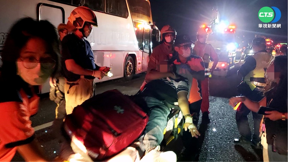 中山高台南麻豆段 3車連環撞5人受傷