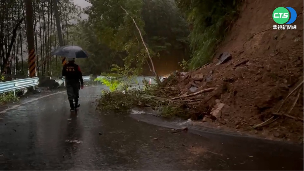 新竹尖石路樹倒塌 鄉長緊急協調疏通