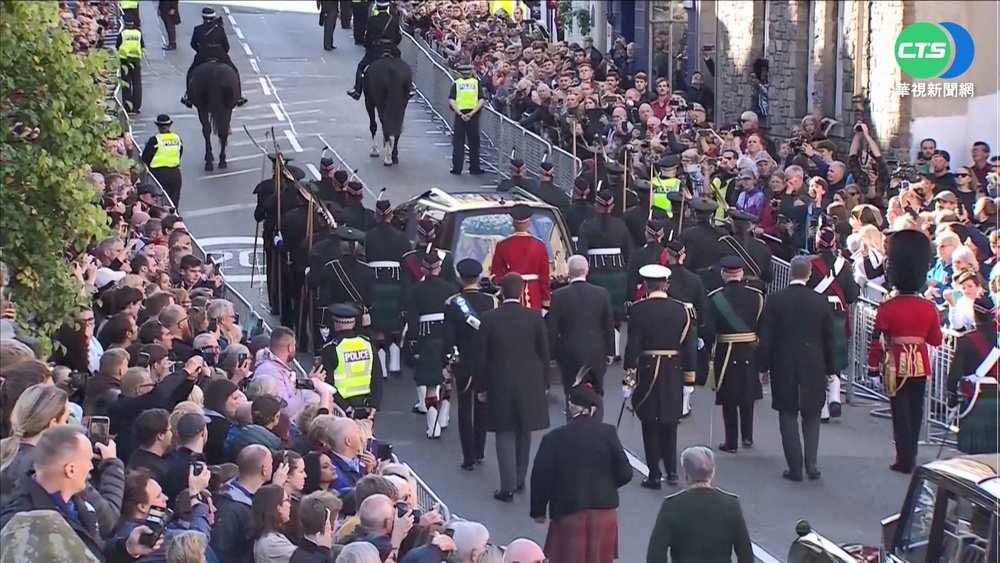 女王移靈聖吉爾斯大教堂 告別式後開放瞻仰