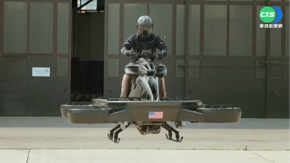 美底特律車展颳科幻風 飛天電動機車試飛