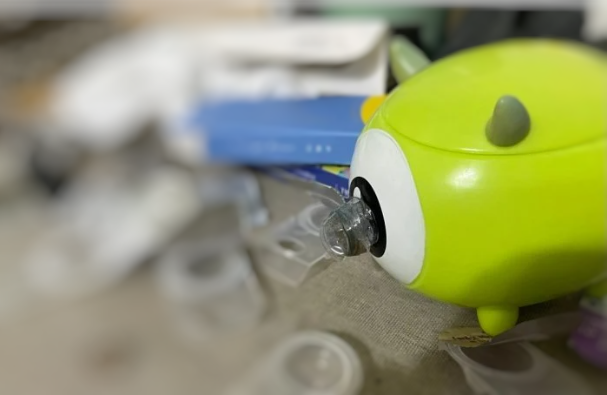 驚見妹妹1習慣將大眼仔養成「凸眼仔」 網驚：好噁！