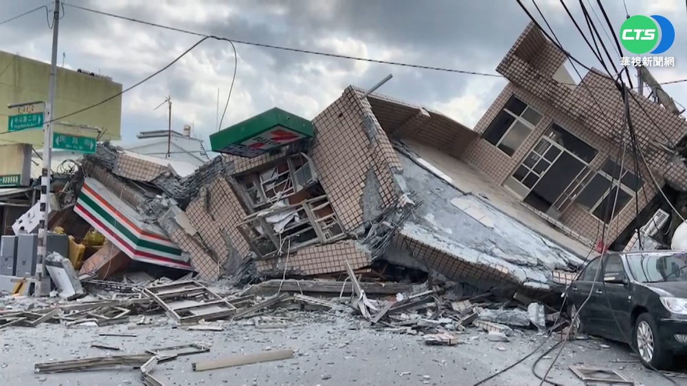 玉里3層樓超商住宅倒塌! 四人平安脫困
