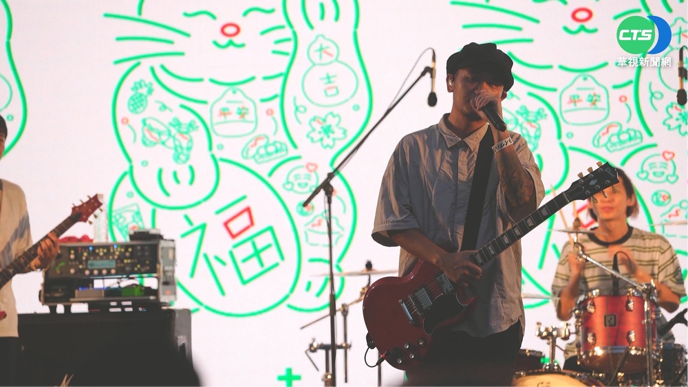 "台灣吉日"閉幕式 樂團"滅火器"大雨中開唱