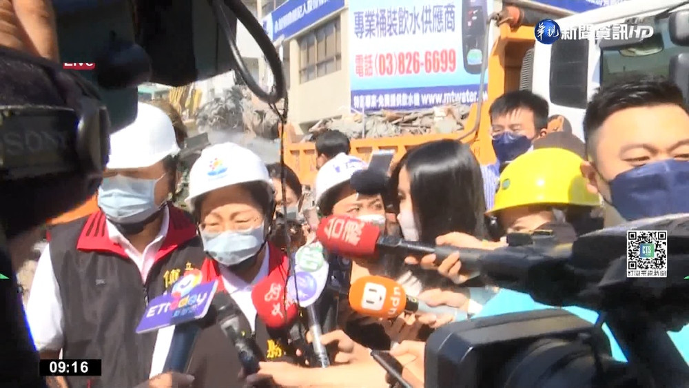 現場直擊!大樓不敵強震倒塌 拆除作業進行中