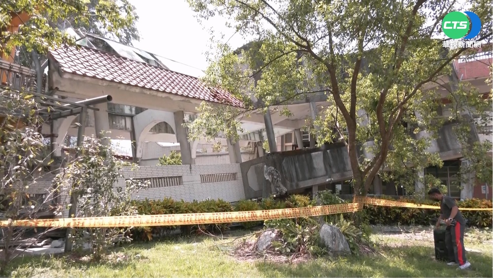 花蓮春日國小不敵強震 校舍.空橋倒塌斷裂