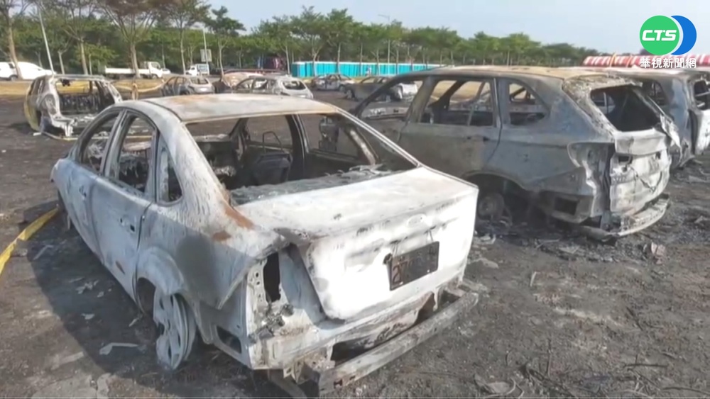 乾草鋪面引發大火 雲林農機展火燒25車