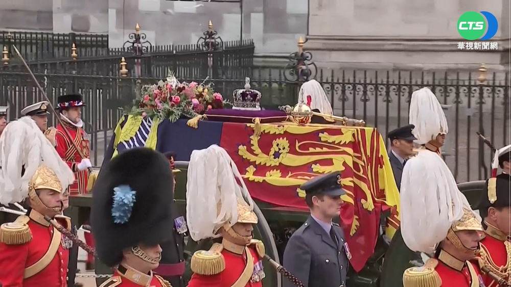 英女王國葬家祭禮成 長眠溫莎皇家墓穴