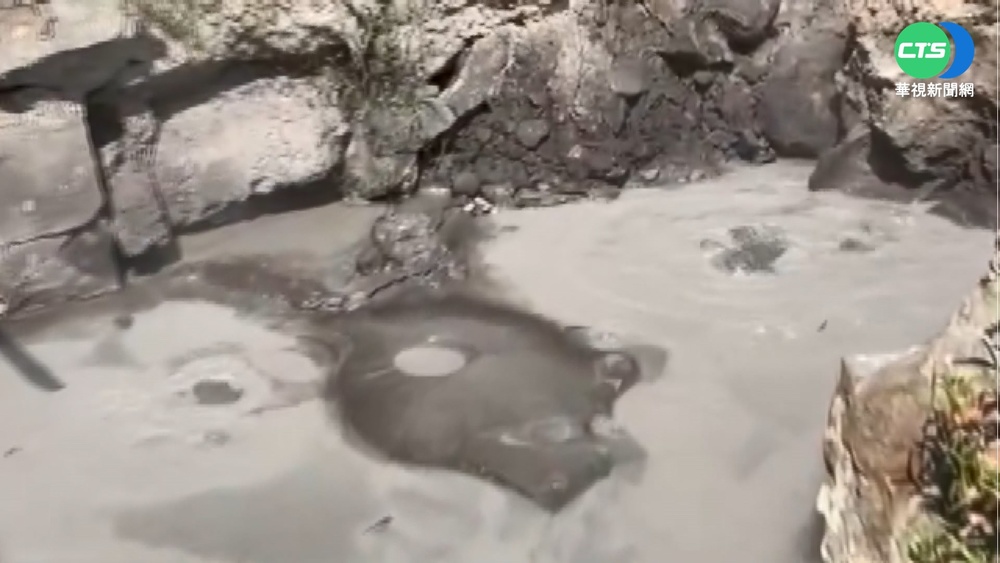 關子嶺溫泉地震前後冒黑油 民眾好奇爭睹