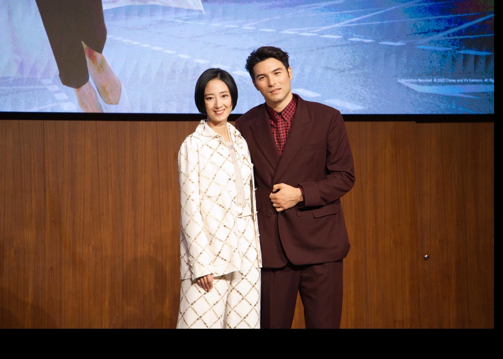 (左起)桂綸鎂、鳳小岳睽違10年一同合作。(記者／林長清攝)