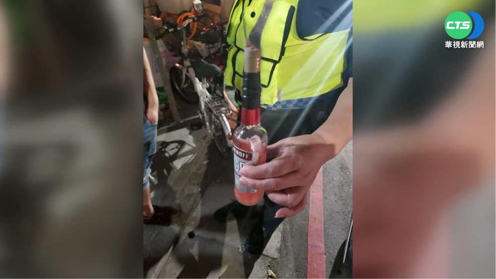 汐止"火燒機車"! 男朝公寓丟汽油彈波及