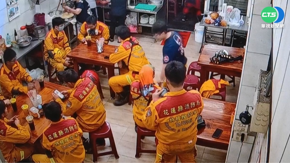 "都來這邊吃" 老麵店愛心餐救災人員暖胃