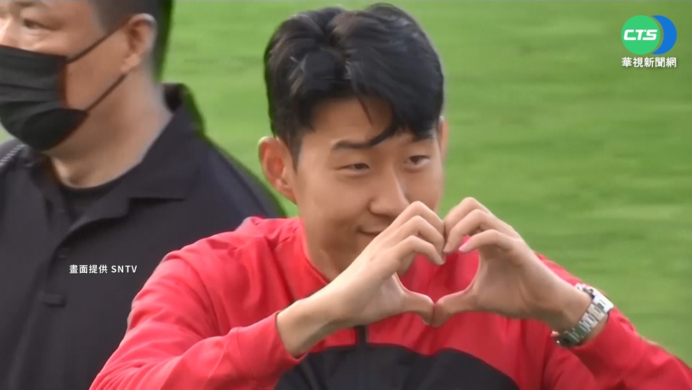 韓足巨星孫興慜返國 備戰世界盃球迷朝聖