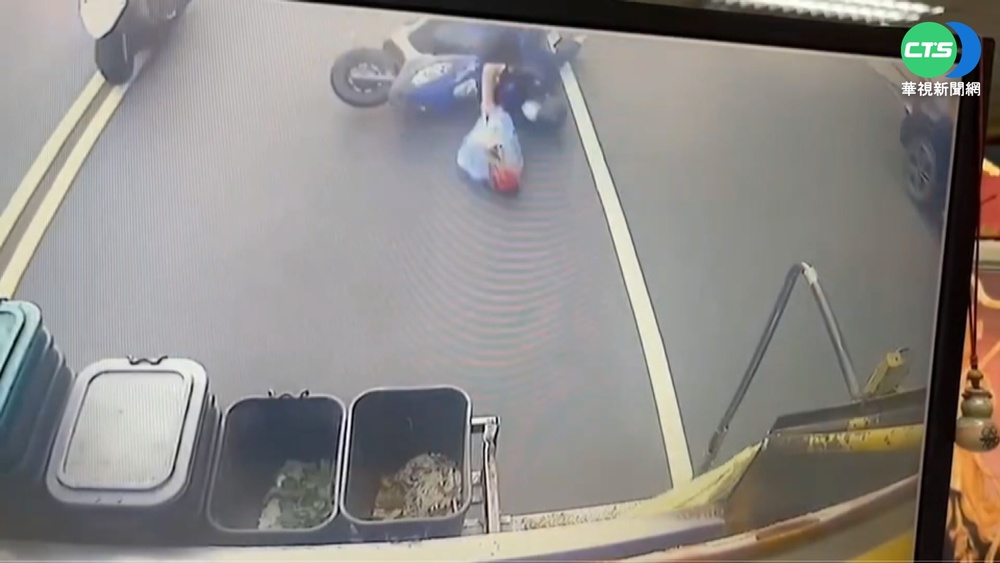 騎機車狂追垃圾車 男子連人帶車摔飛