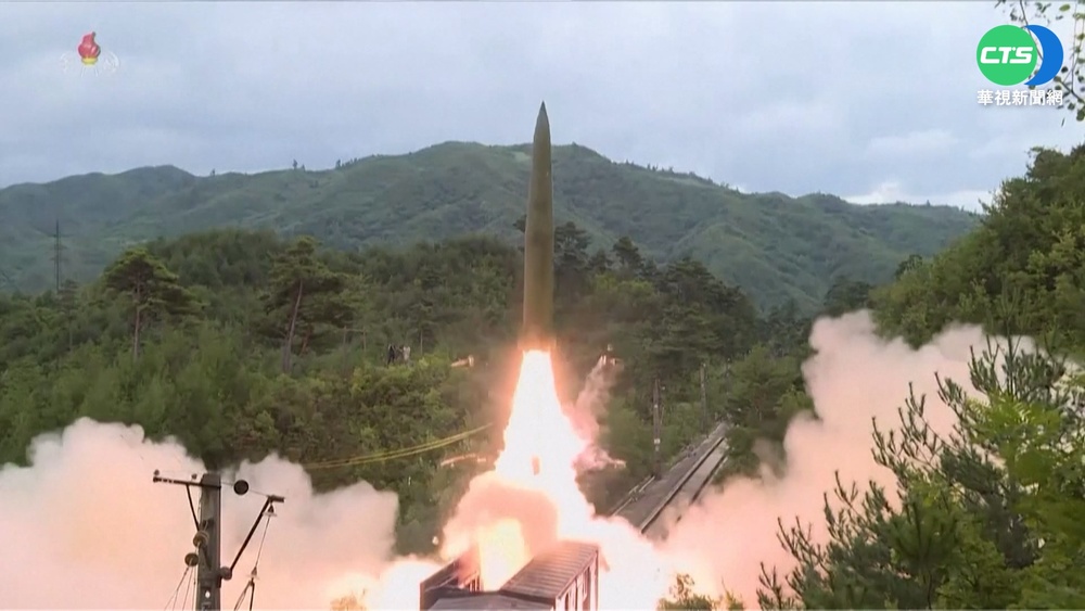 抗議雷根號航艦入南韓 平壤射飛彈示威