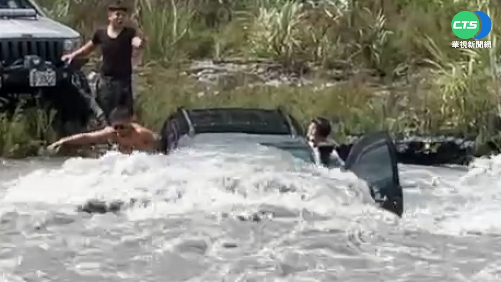 清水地熱溪水暴漲 車主為救愛車出動怪手