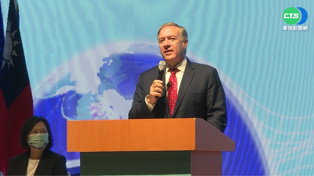 總統.龐培歐同框 出席台灣商會聯合總會開幕