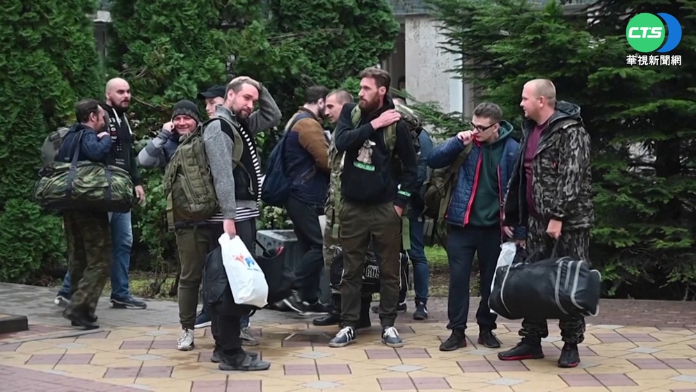 俄羅斯動員徵召 情侶趕入伍前登記結婚