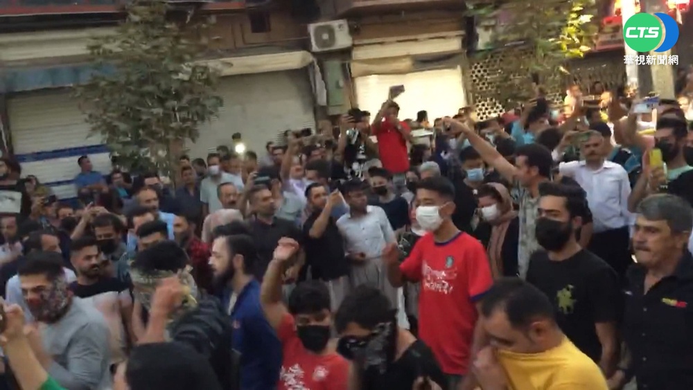 "頭巾"抗議滿地開花 伊朗警民衝突76死