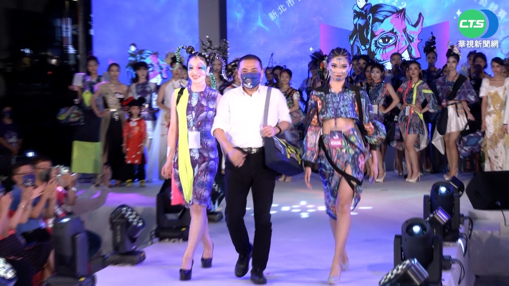 侯友宜走秀力挺學生 新住民伸展台超吸睛