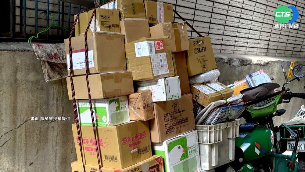 郵差載"比人高"包裹山 賣命投遞令人擔憂