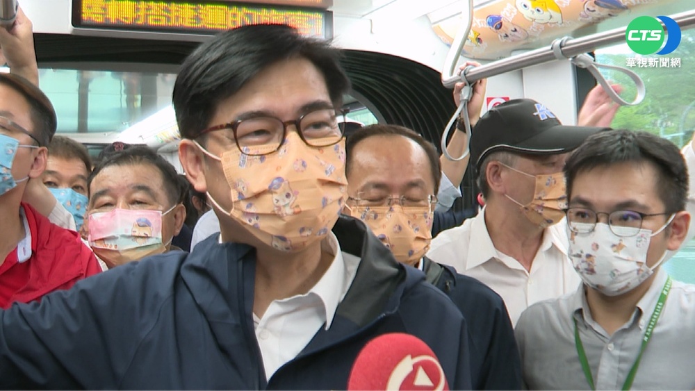 高雄輕軌新路線試營運 超萌"龍貓隧道"吸睛