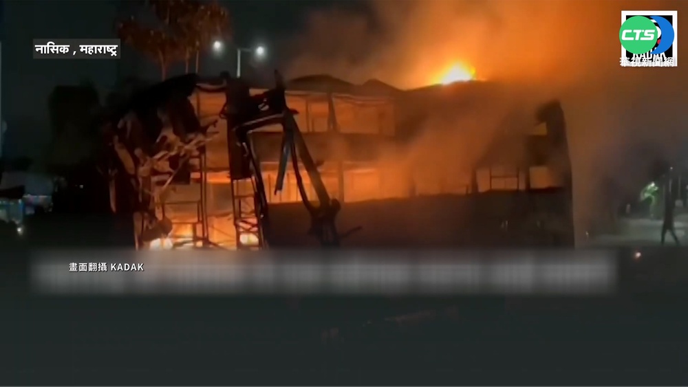 印度臥鋪巴士撞卡車爆炸 火燒車釀12死30傷